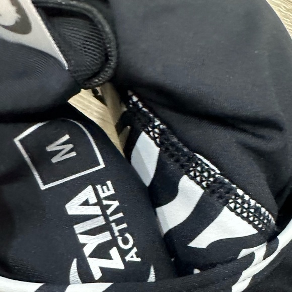 Zyia Active Safari Brilliant Black and White Unpadded Sports Bra Size M - Picture 5 of 5